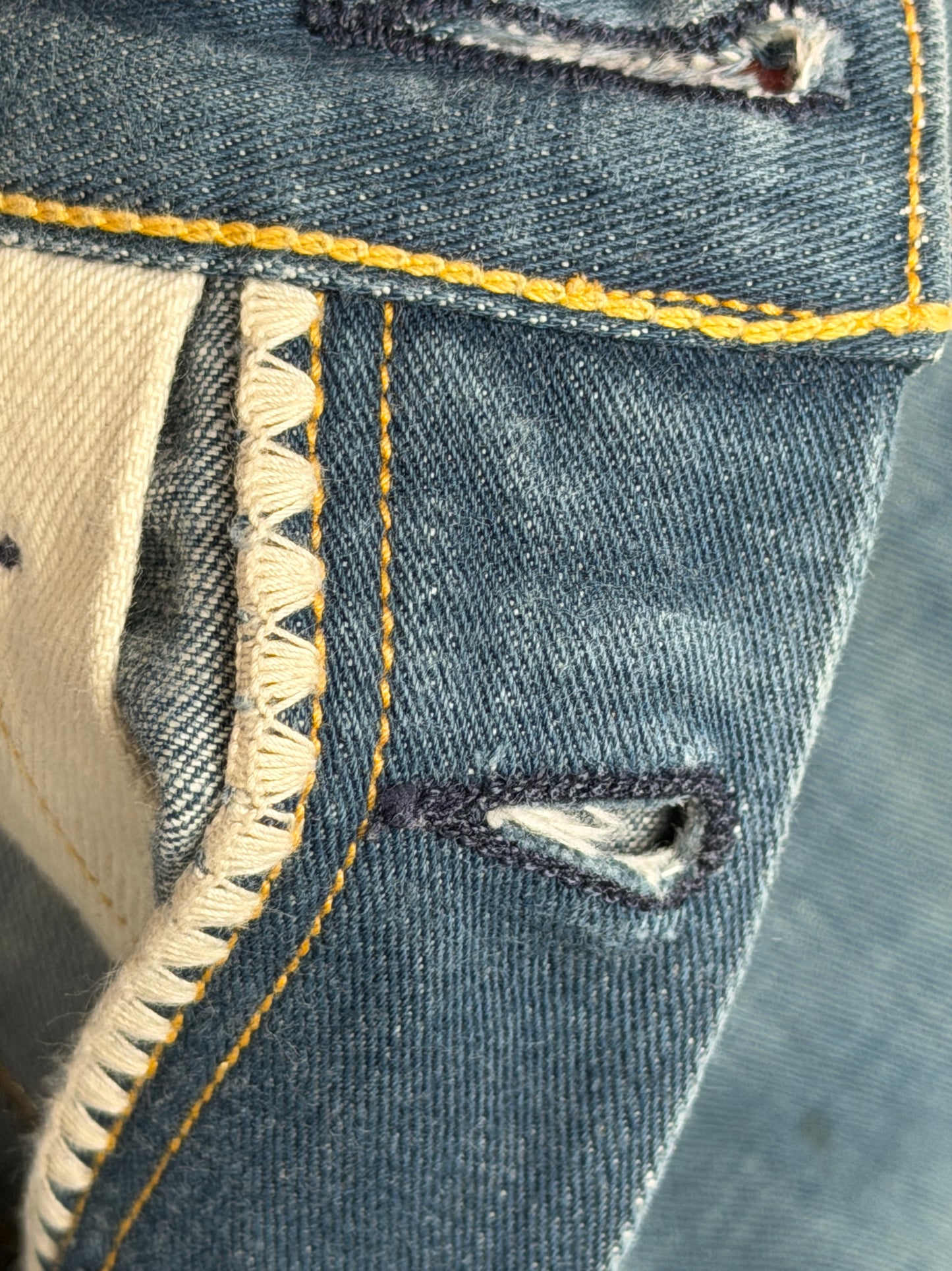 Lot R01 Kinda Special Denim