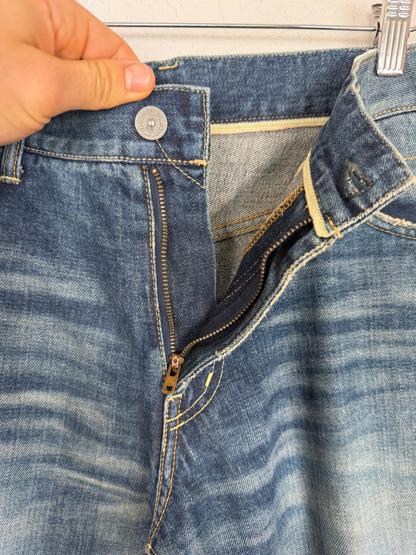 FW15 SPOT Social Sculpture 04 Damaged-2